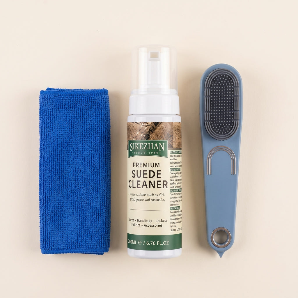 Vue de dessus du nettoyant SIKEZHAN, de la brosse bleue et du chiffon bleu